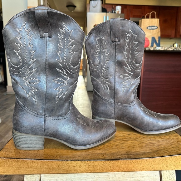 Brown Cowgirl Boots - Picture 7 of 7